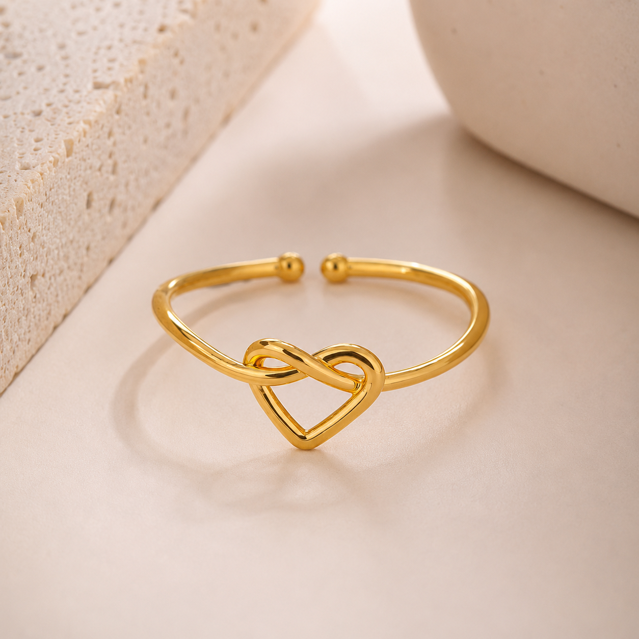 Herplace — Amora Hart Ring