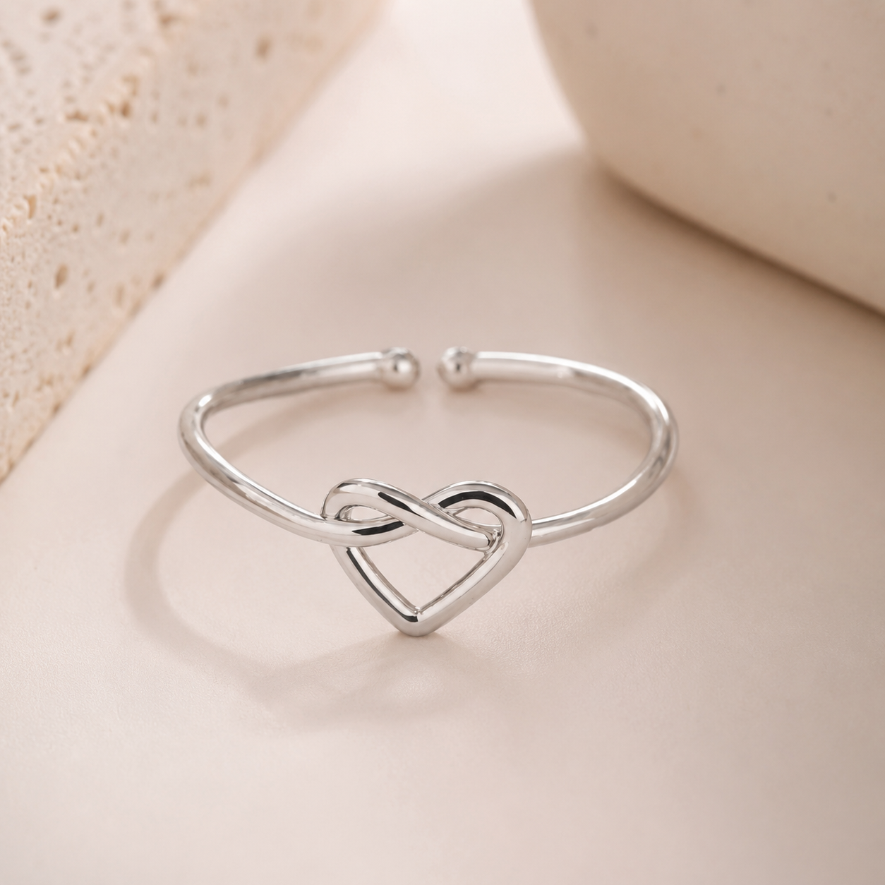 Herplace — Amora Hart Ring